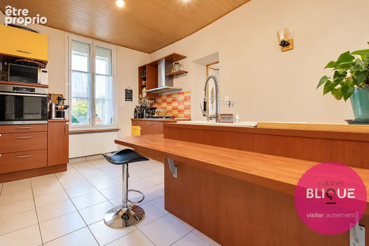 Une maison familiale avec cour au soleil et cave a vin : on signe ou ? - photo 3