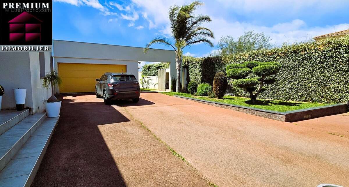 Maison à SAINT-ESTEVE