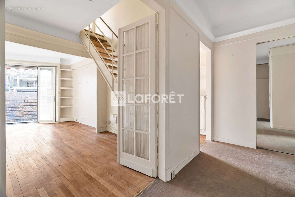 Appartement à PARIS-17E