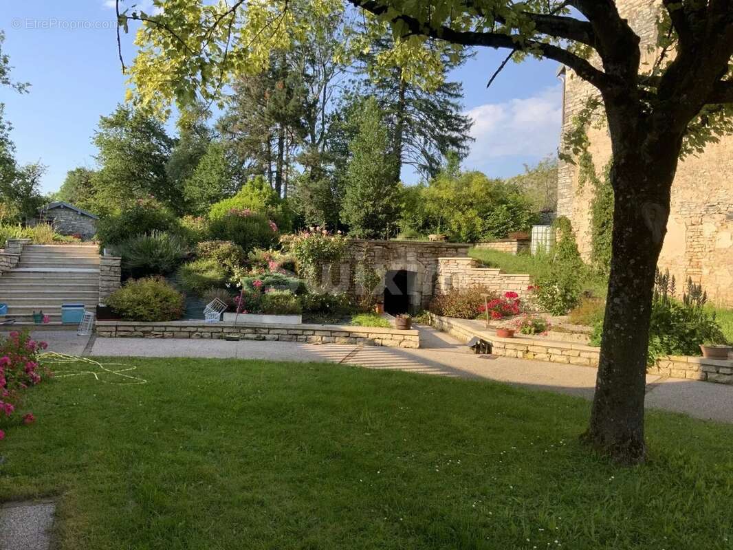 Maison à MONTIGNY-MORNAY-VILLENEUVE-SUR-VINGEANNE