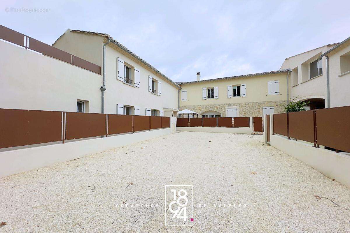 Appartement à JONQUIERES-SAINT-VINCENT