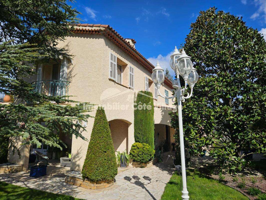 PERIPHERIE DE NICE Prestigieuse propriété,476m2 de surface - photo 9