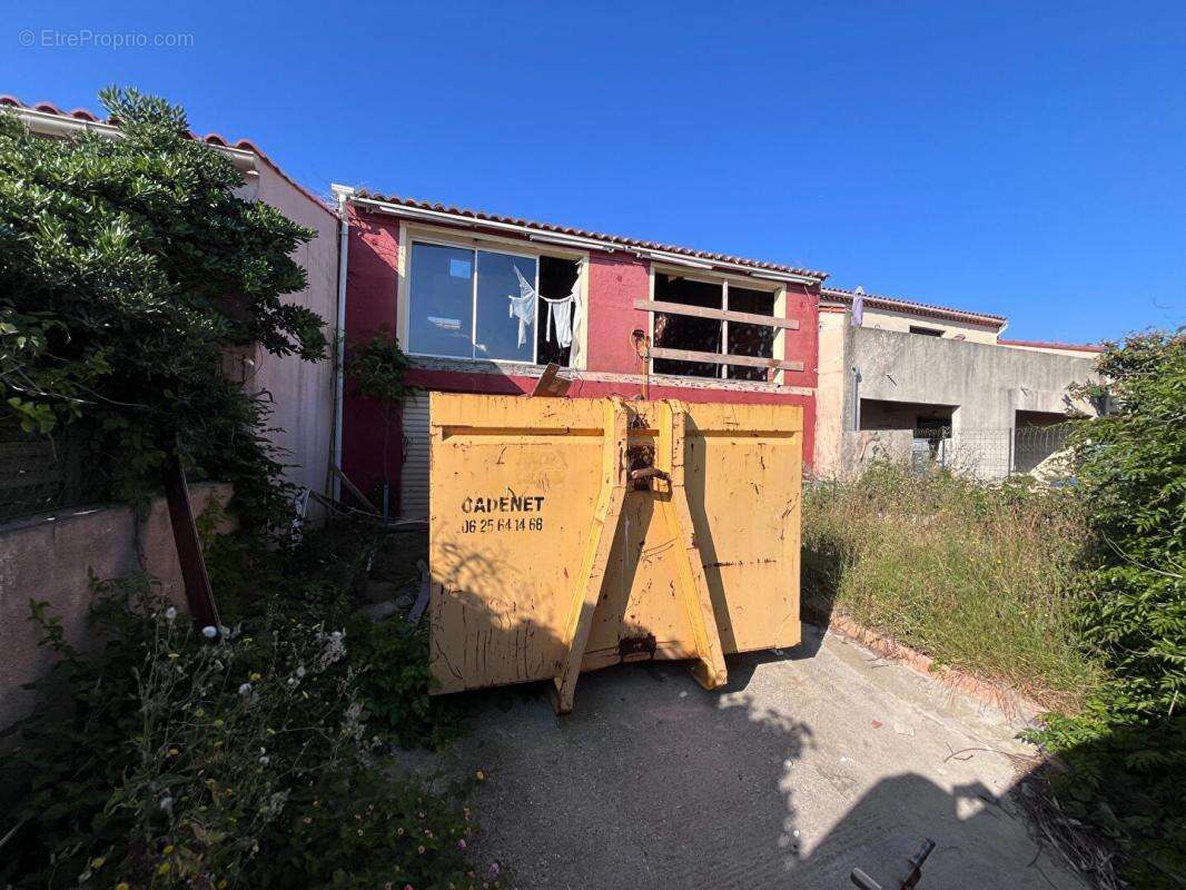Maison avec vue sur le port de 300 m² avec permis accordé pour divers projets, gros travaux et gros potentiel - photo 16