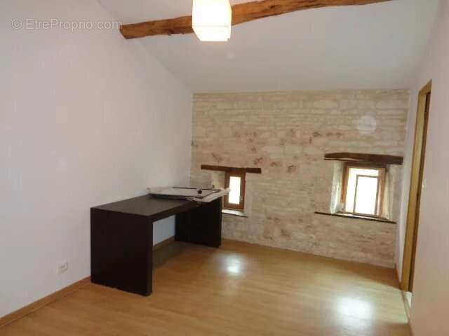 Grande maison de village de caractère avec 3 chambres et dépendances - photo 9