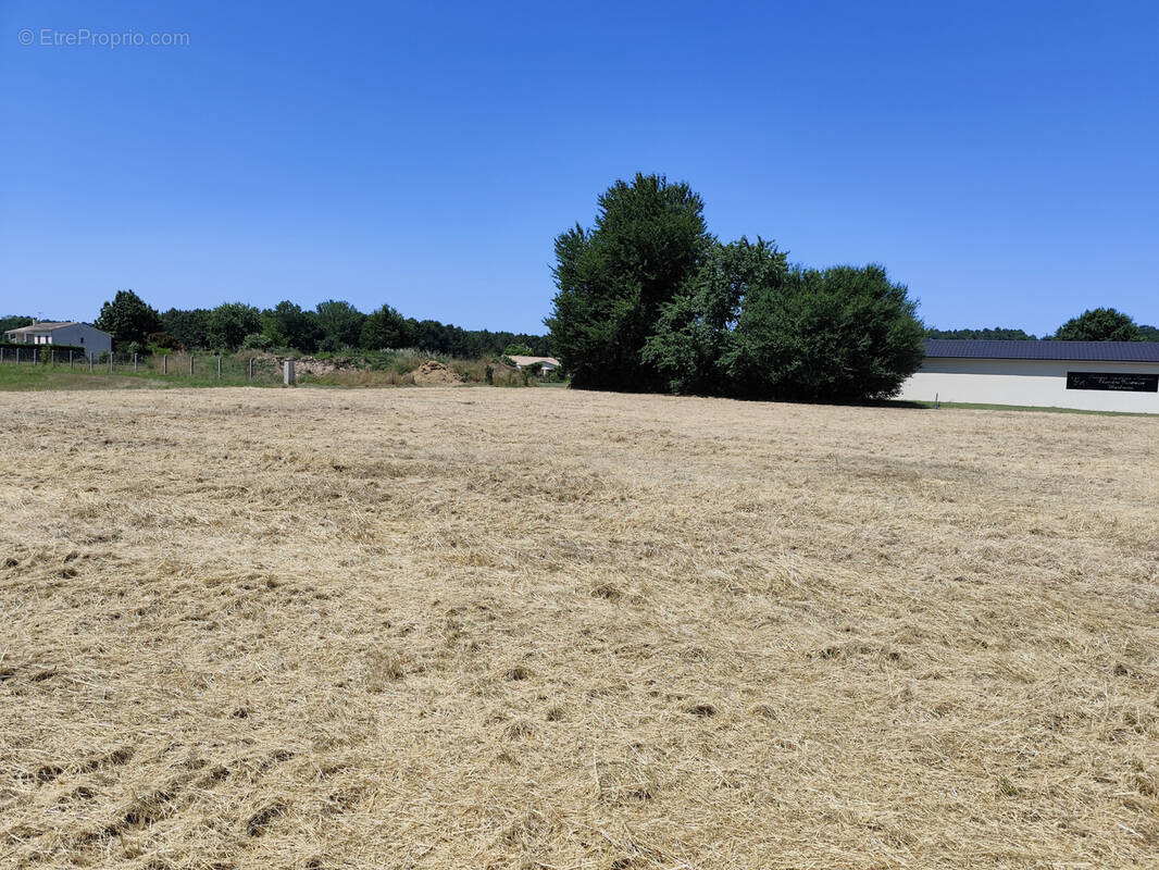 Terrain à MONTPON-MENESTEROL