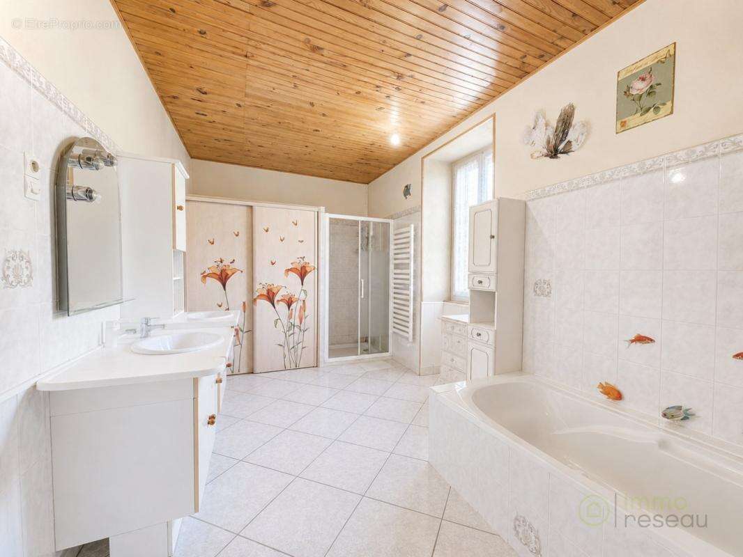 Maison 135 m² à Cellefrouin  - photo 9
