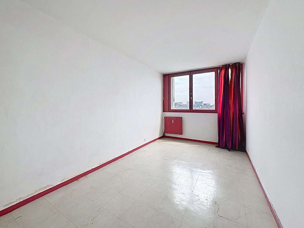 Appartement Bagnolet 3 pièce(s) 72 m2 PROCHE METRO AVEC TERRASSE - photo 10