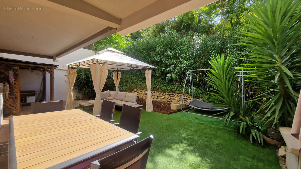 Appartement à VALLAURIS