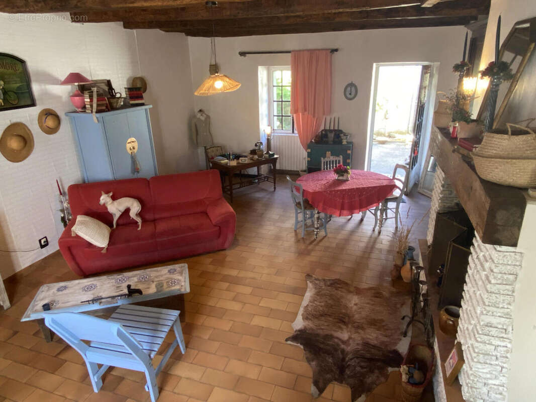 salon - Maison à RIOUX-MARTIN