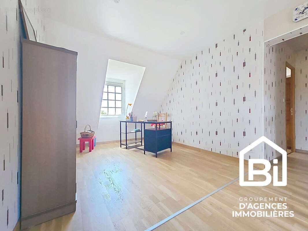 PONT L EVEQUE - Maison 5 pièces -130 m2 habitables et sous sol complet - photo 11