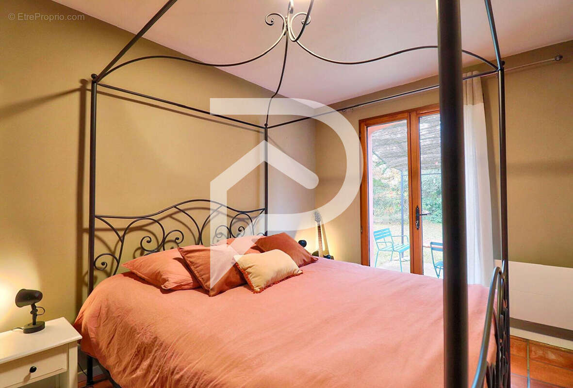 Maison à VINON-SUR-VERDON