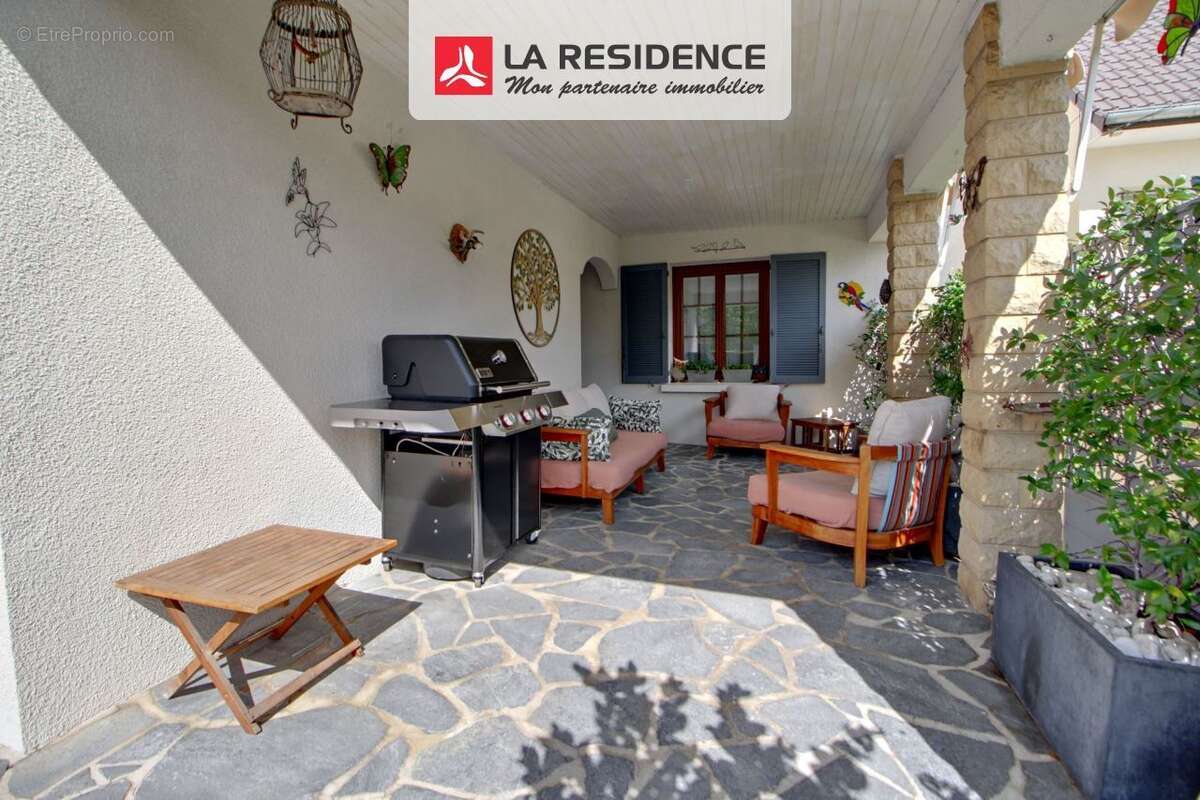 Maison à LES CLAYES-SOUS-BOIS