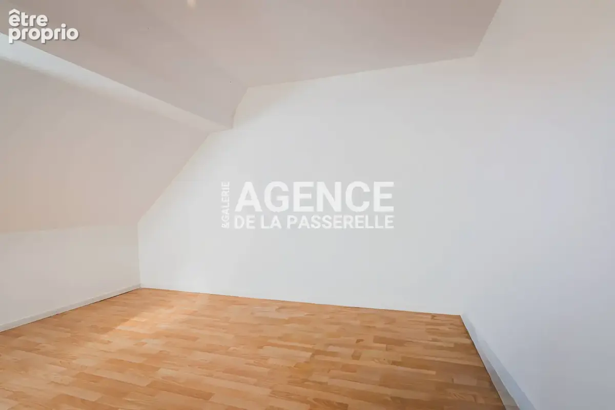 Maison rénovée de 118m2, 4 chambres, jardin et piscine. - photo 31