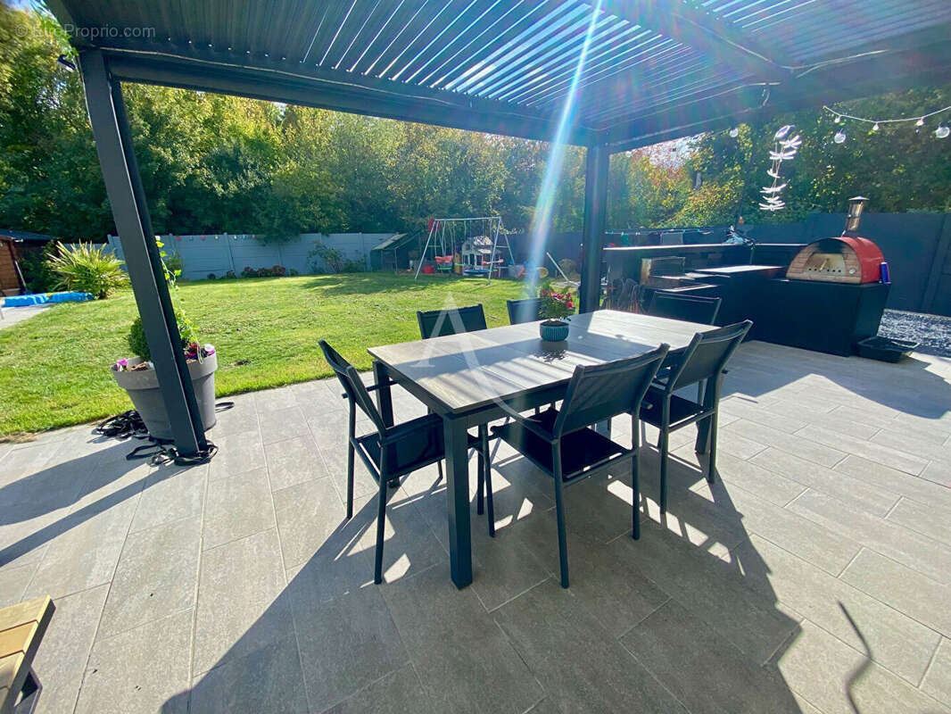 Maison à LA CHAPELLE-SAINT-MESMIN