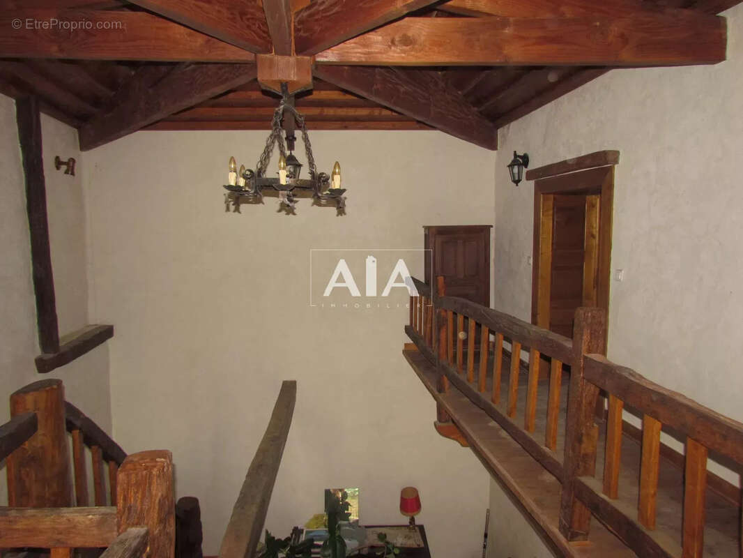 Maison à COURCOME