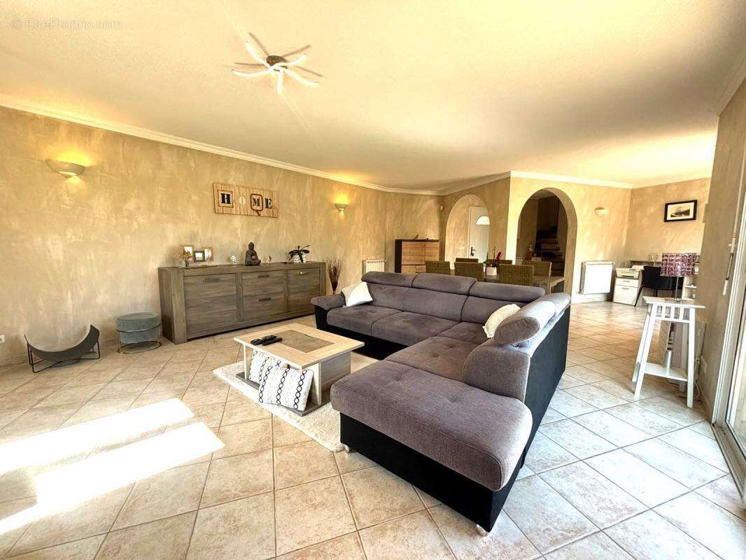 Villa provençale type 4 avec piscine, jardin et garage - photo 7