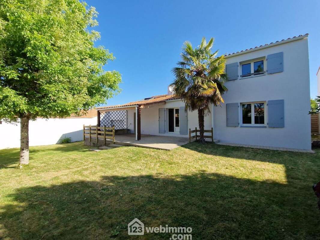 Façade arrière, bien orientée - Maison à LA ROCHE-SUR-YON