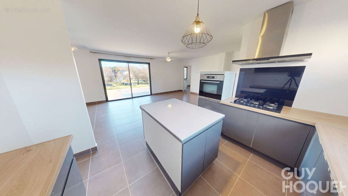 Maison à FONTAINE-LE-COMTE