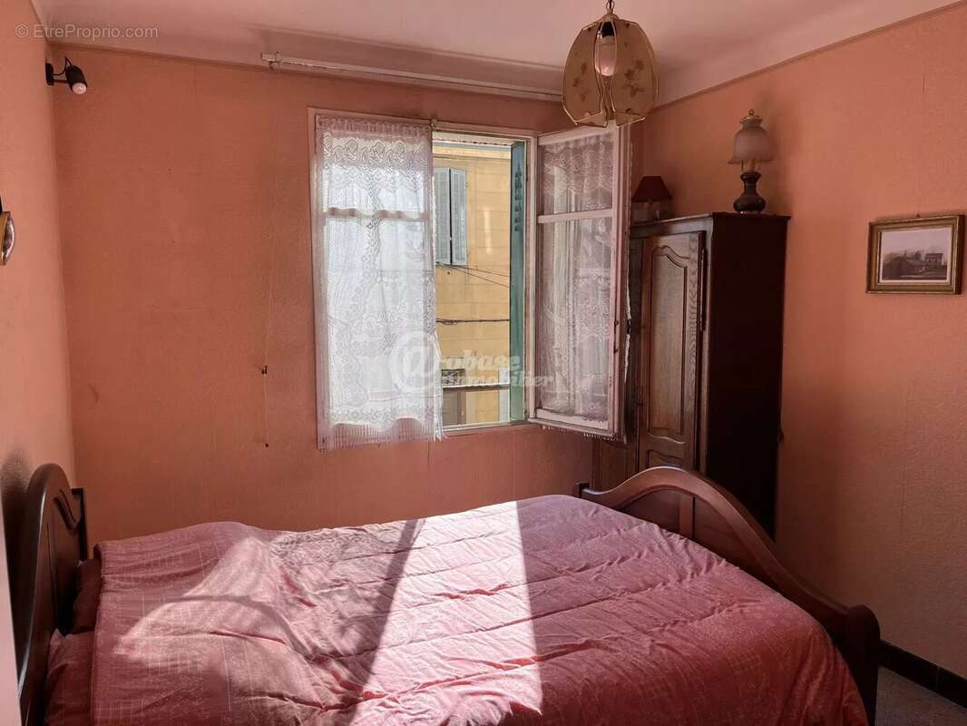 Appartement à MARSEILLE-4E