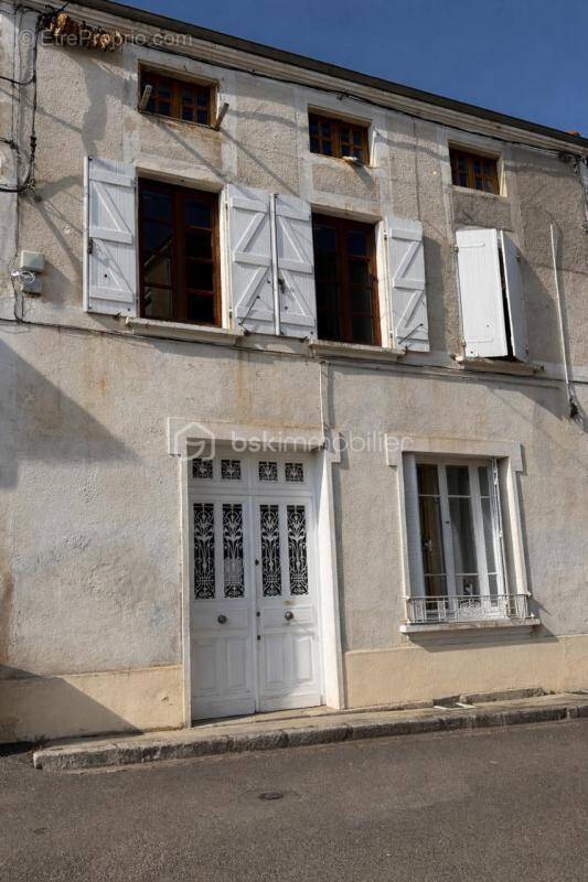 Appartement à RENAISON