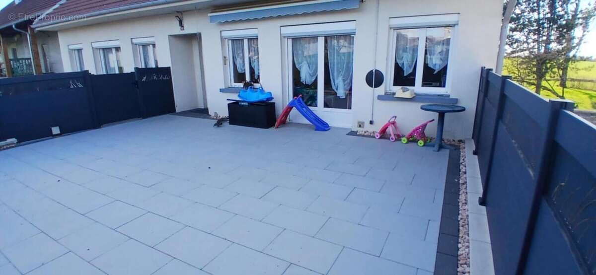 Maison à VERCEL-VILLEDIEU-LE-CAMP