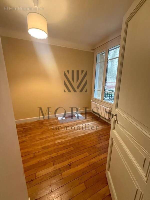 Appartement à PARIS-14E