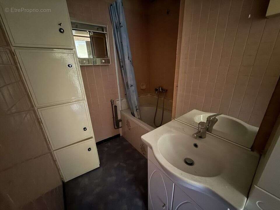 Appartement à MARSEILLE-4E