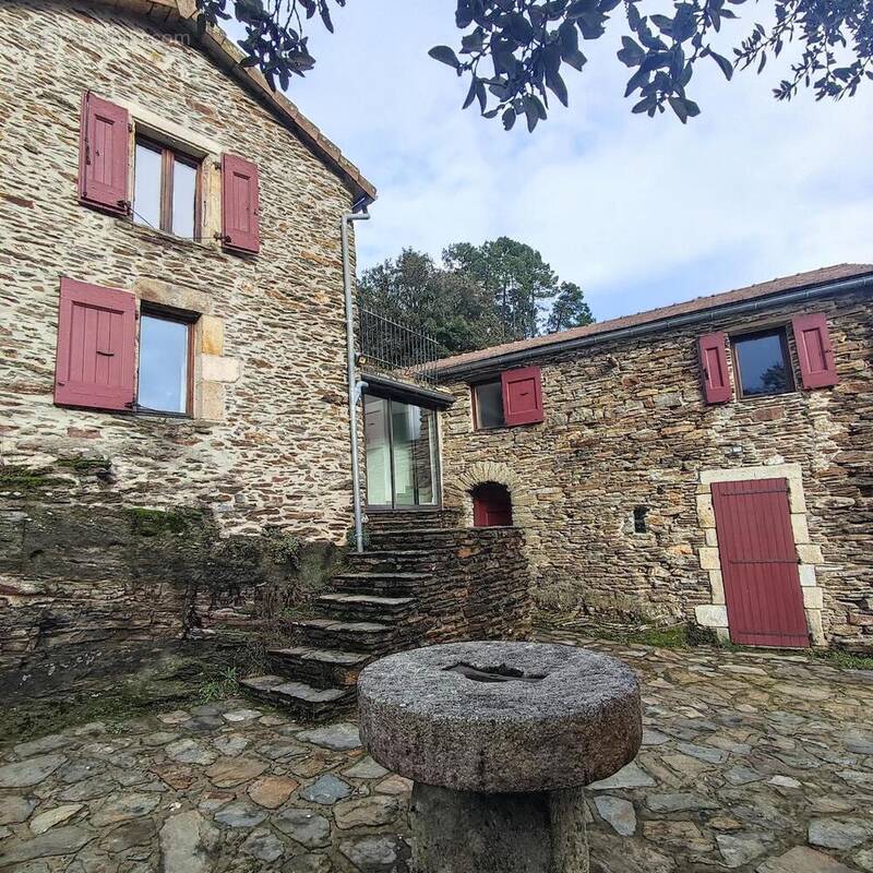 Maison à LE COLLET-DE-DEZE