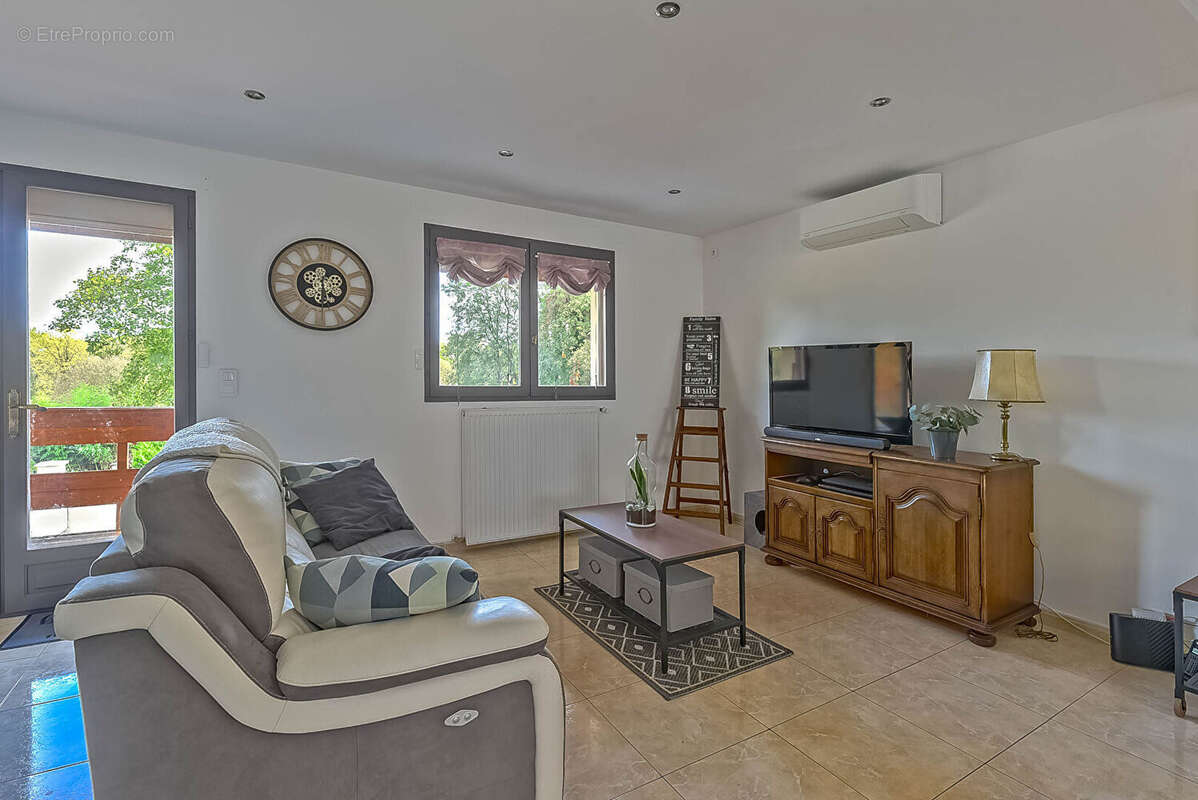 Appartement à CHAMPAGNE-SUR-OISE