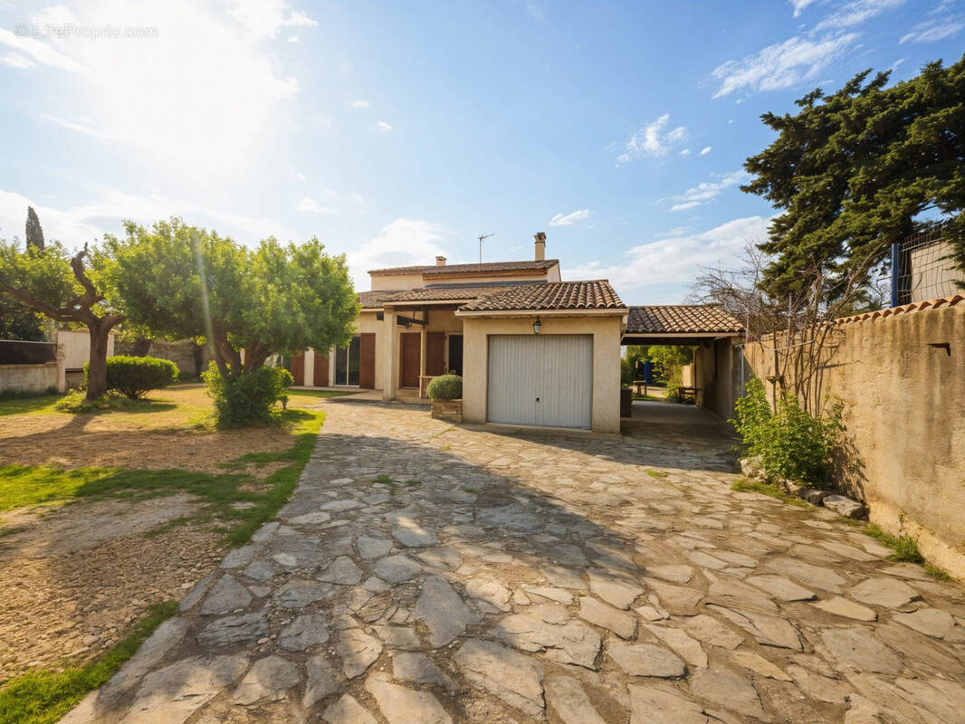 Maison à VIC-LA-GARDIOLE