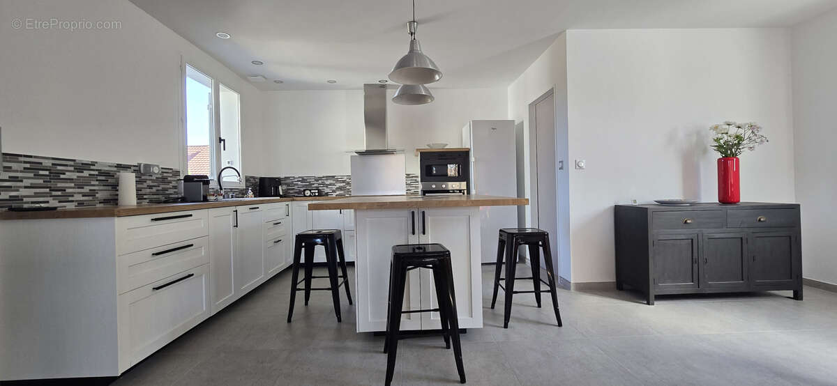 Maison à PERIGNAT-LES-SARLIEVE