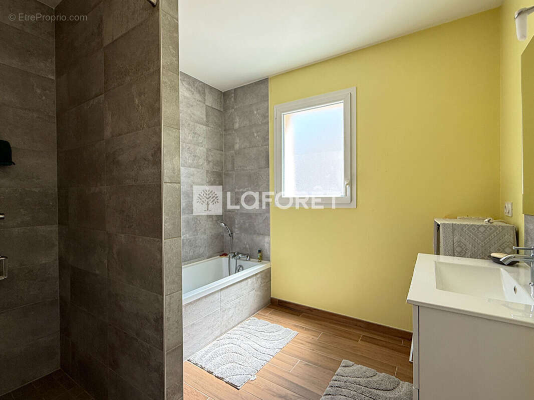 À 10 minutes de Saintes Maison contemporaine de plain-pied 103.42 m2 - photo 11