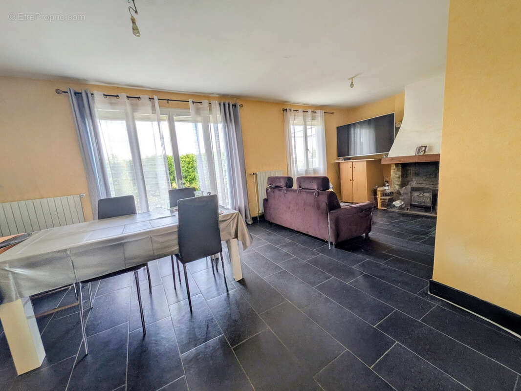 Maison à FOUQUEROLLES