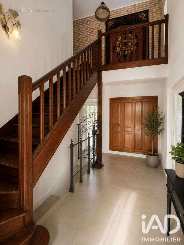 Maison 155 m² à Saint-Martin-En-Biere  - photo 3