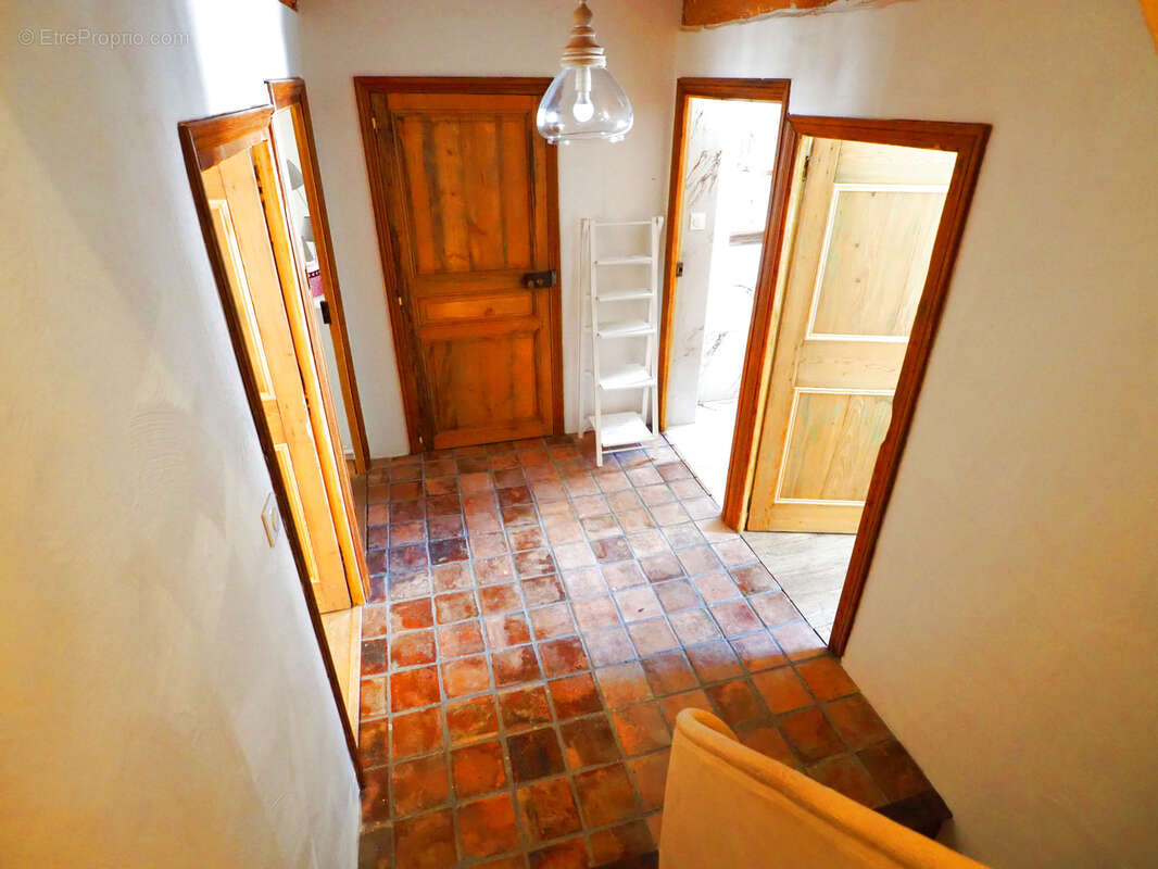 A VENDRE ORAISON Rare à la vente Plein centre Maison de 182 m2 sans travaux - photo 17