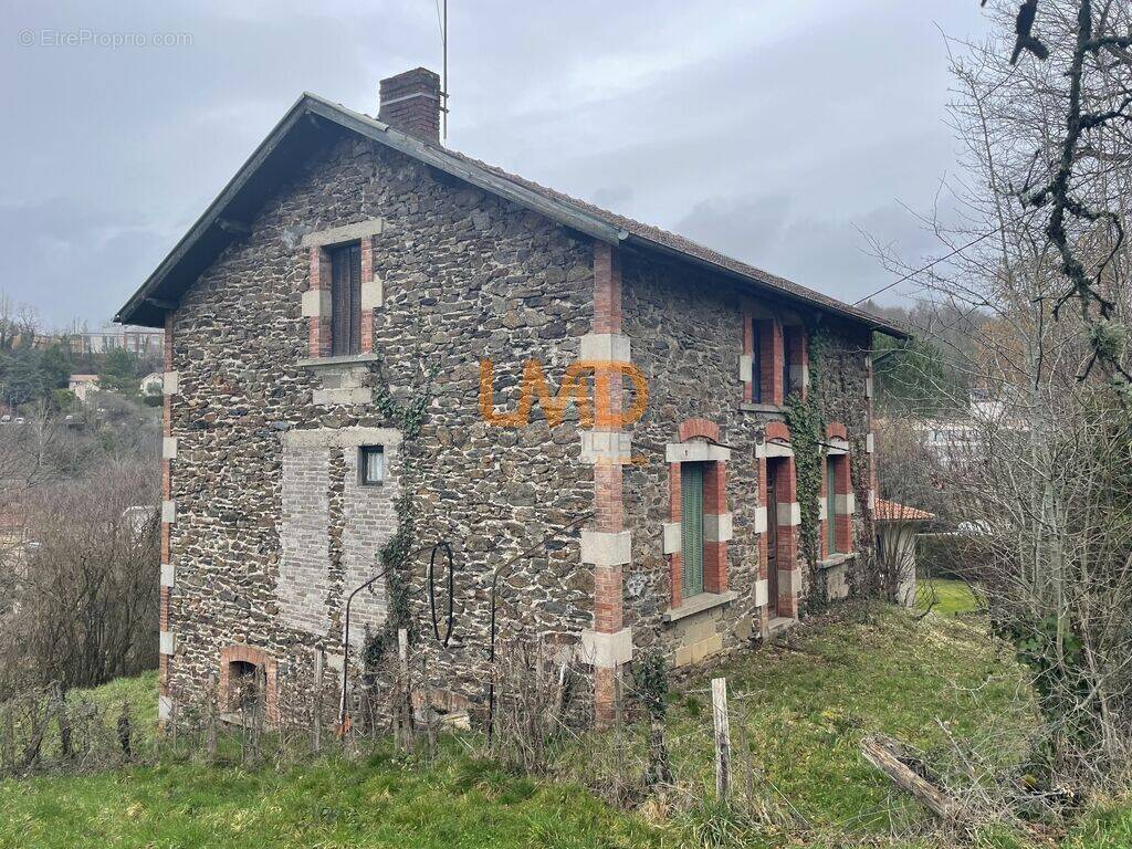 Maison à DECAZEVILLE