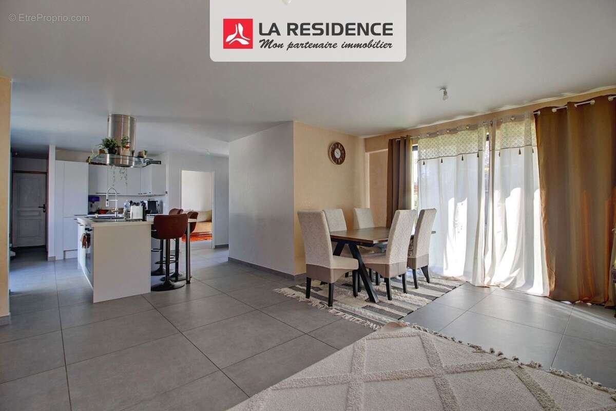 Maison 122 m² à Saint-Etienne-Du-Rouvray  - photo 2
