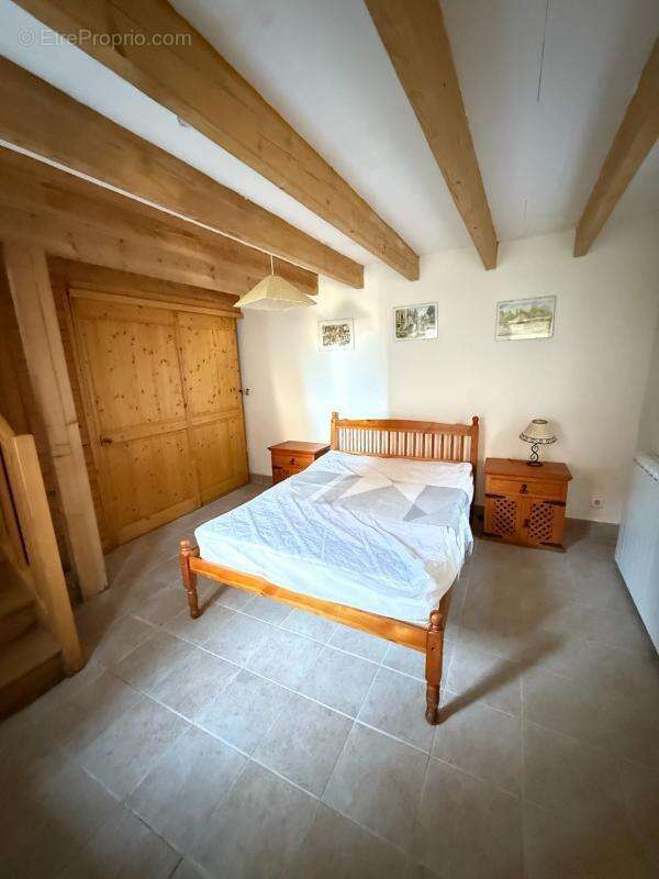 BELLE OPPORTUNITE ! Maison en pierre de 165m², pleine de charme, 4 chambres, Cour intérieure de 379m² 93 000 € - photo 7