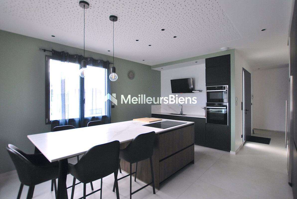 Maison à SAINT-SULPICE-ET-CAMEYRAC