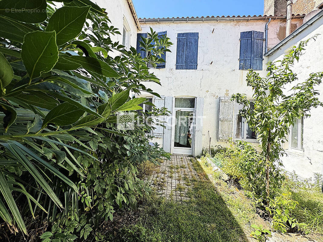 Maison à MARENNES