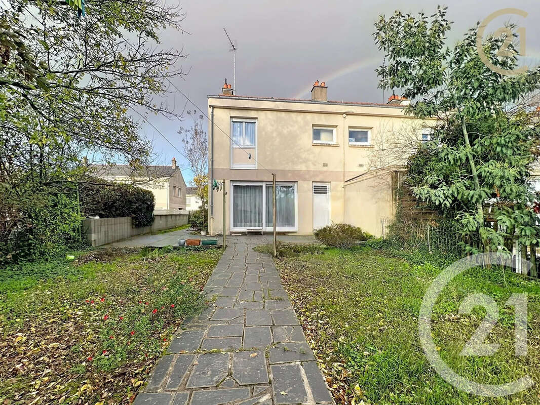 Maison à LES PONTS-DE-CE