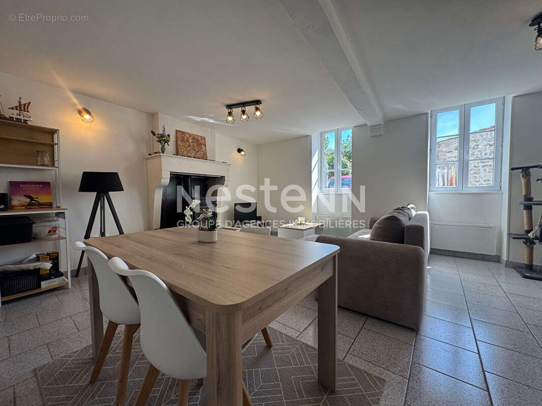 A 20min de Rochefort et Saintes : Beurlay : Maison en Pierre 2 chambres et terrain non attenant - photo 2