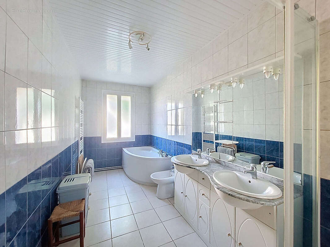 Maison à BLANQUEFORT