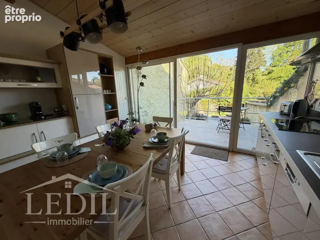 Superbe maison de ville avec terrasses et jardin - photo 2