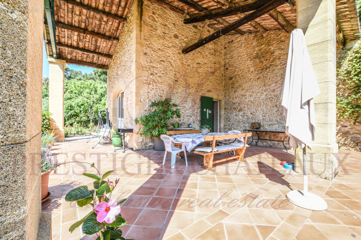 Maison à SAINTE-CECILE-LES-VIGNES