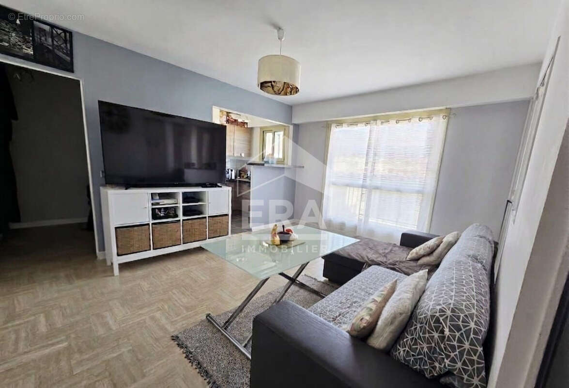Appartement à SAINT-LAURENT-DU-VAR