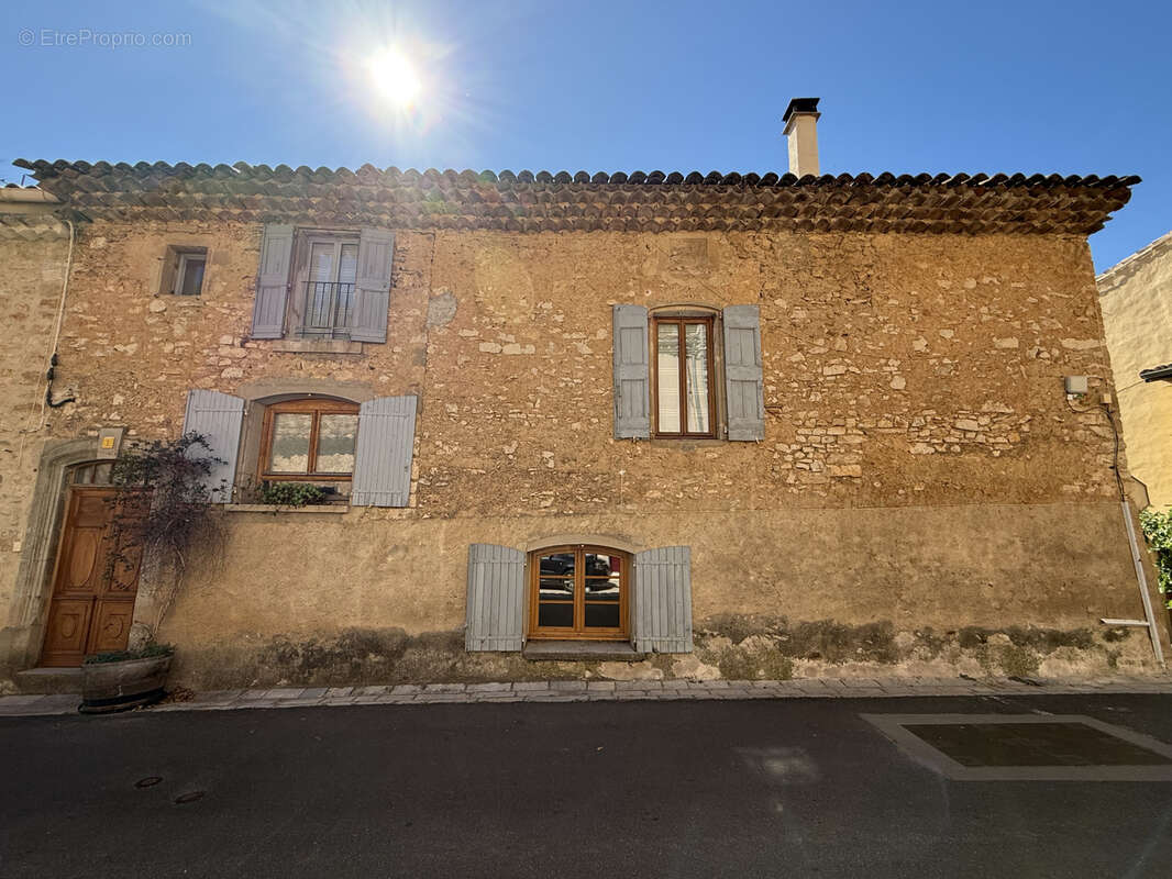 Maison à MONTPEYROUX