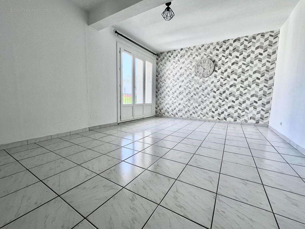 Magnifique appartement T3/T4 de 81 m2 au 4 ème sans ascenseur d'une petite copropriété aux faibles charges - photo 2