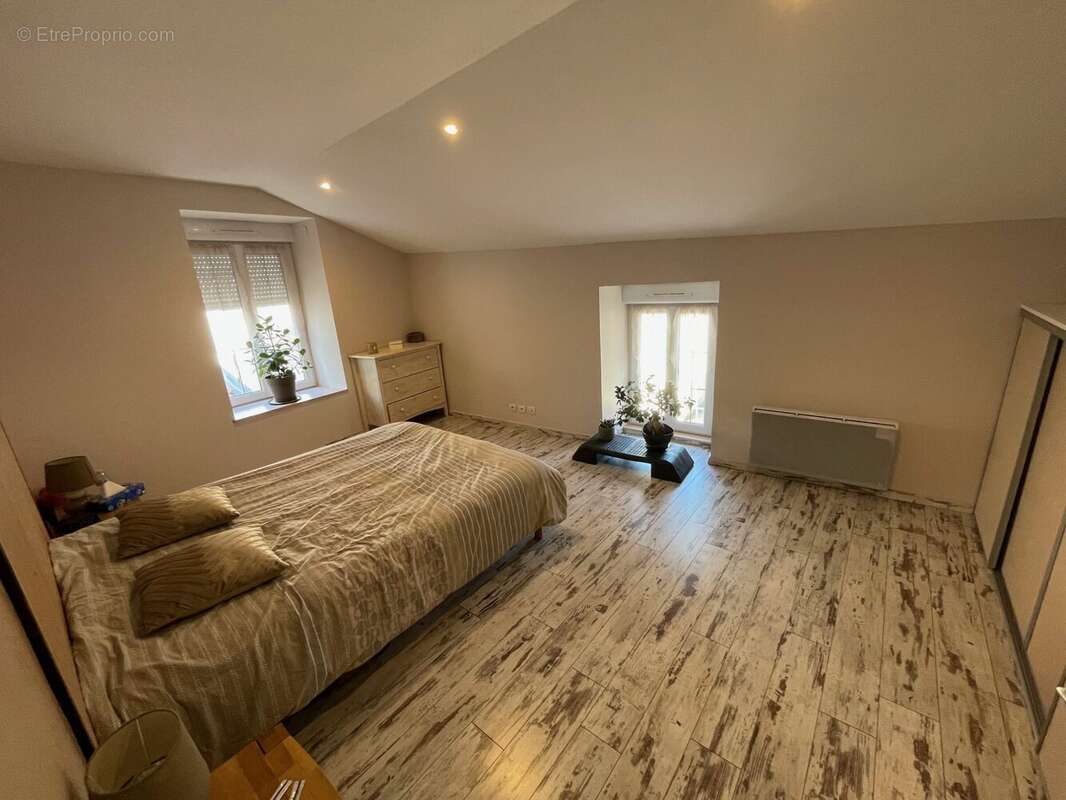 Maison à THIAUCOURT-REGNIEVILLE