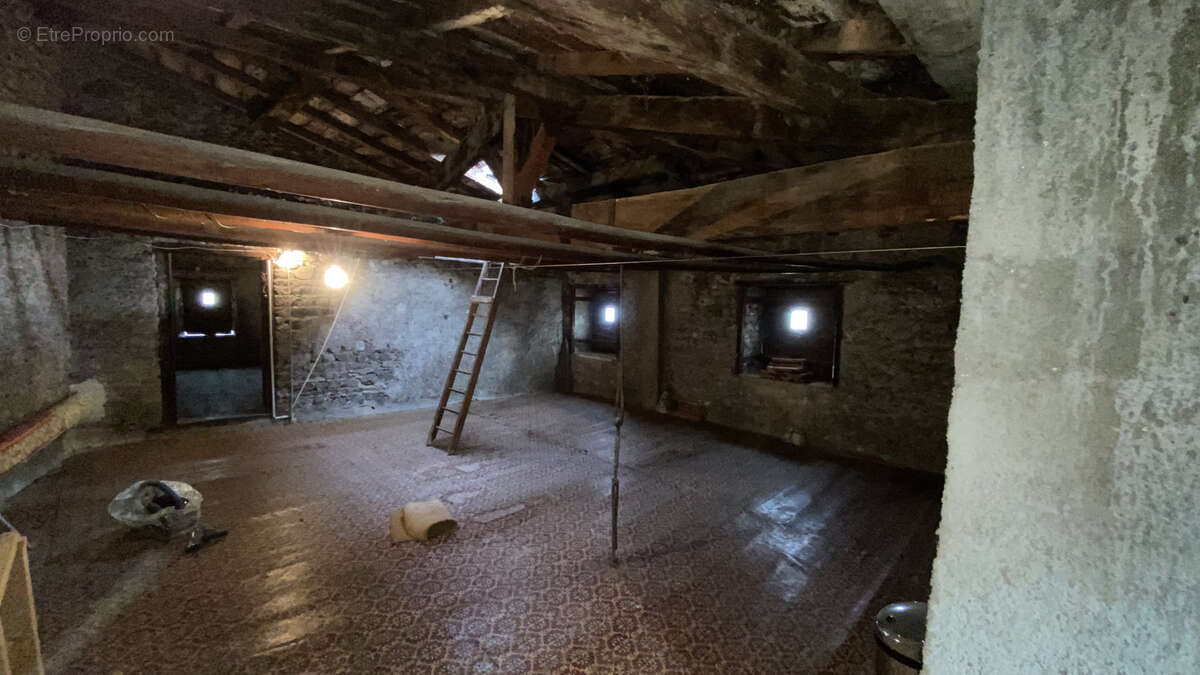 Appartement à COURPIERE